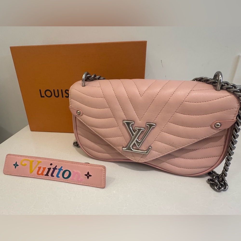 Louis Vuitton Leather New Wave Chain Bag MM